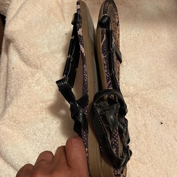 MOVING SALE NO HAGGLING LIBBY EDELMAN 9 BLACK/BEIGE SNAKE PRINT ANKLE SANDAL - Picture 3 of 9